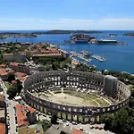 Apartments With A Parking Space Pula - 6985