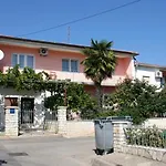 Apartments With A Parking Space Pula - 6985