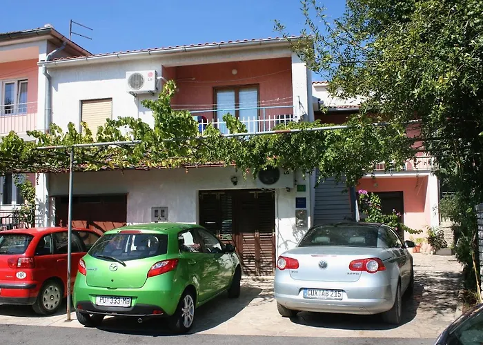 Apartments With A Parking Space Pula - 6985