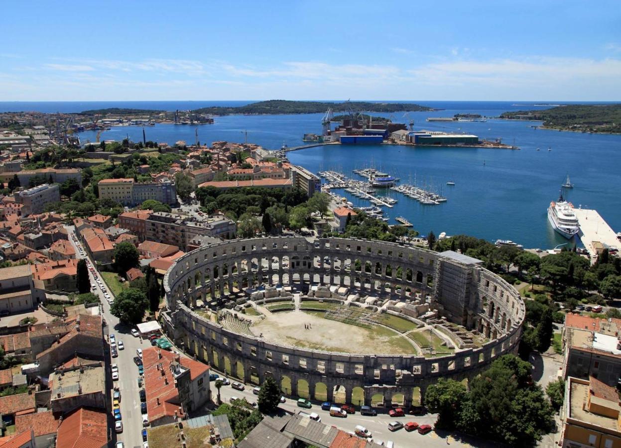 Apartments With A Parking Space Pula - 6985 Apartment Pula