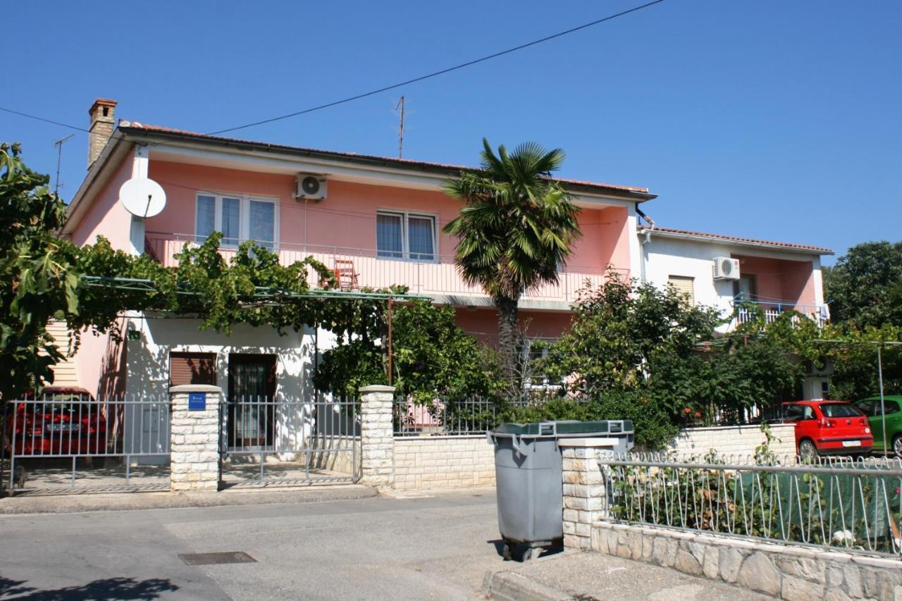 Apartment Apartments With A Parking Space Pula - 6985