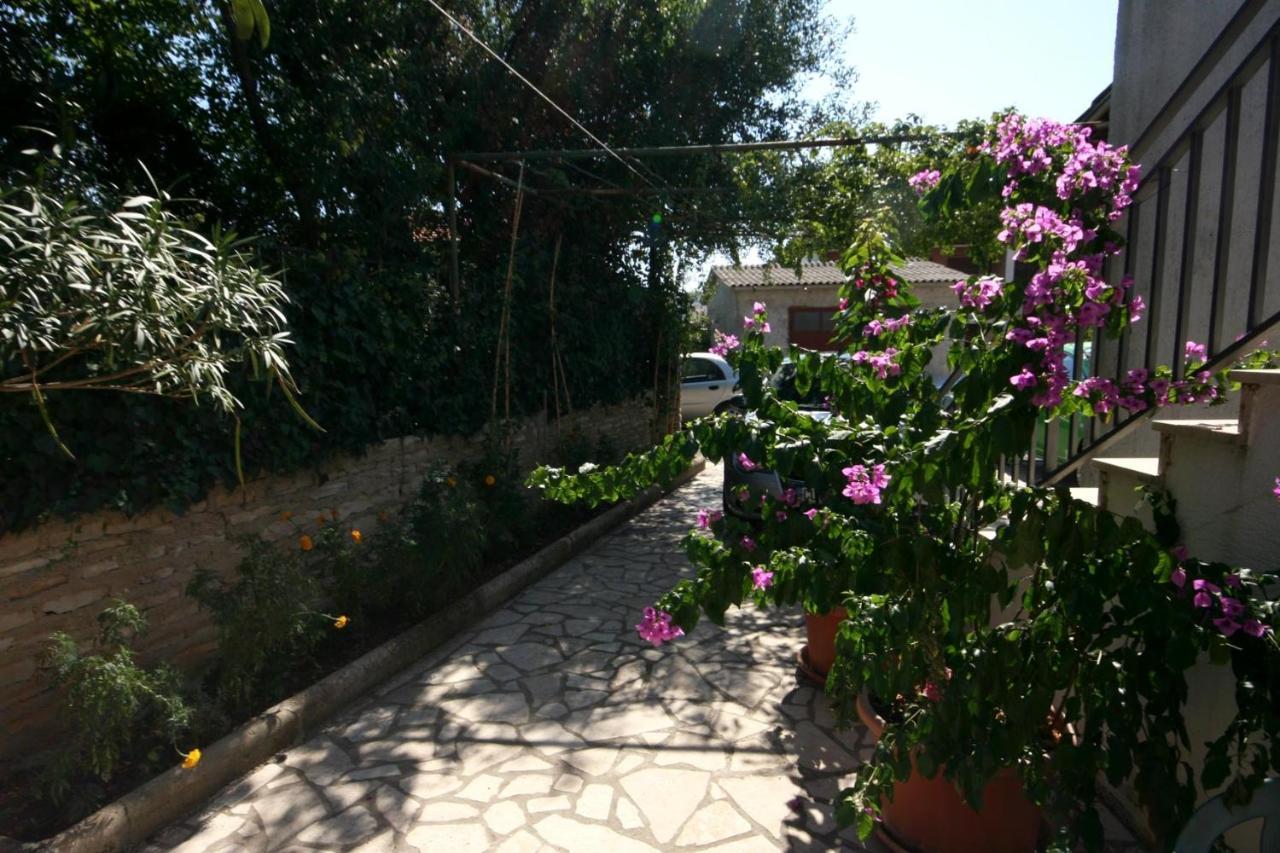 Apartment Apartments With A Parking Space Pula - 6985