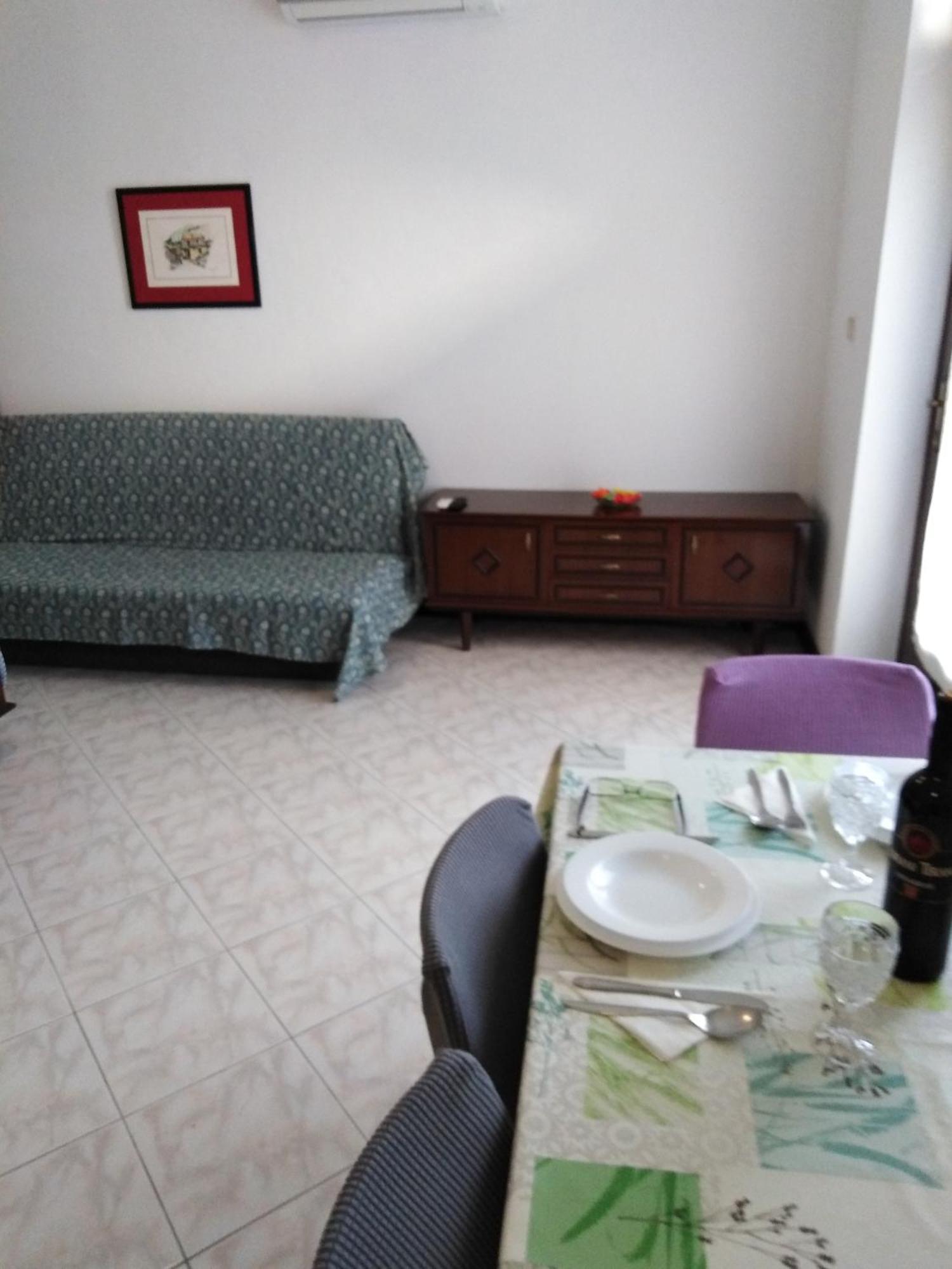 Apartments With A Parking Space Pula - 6985 Pula